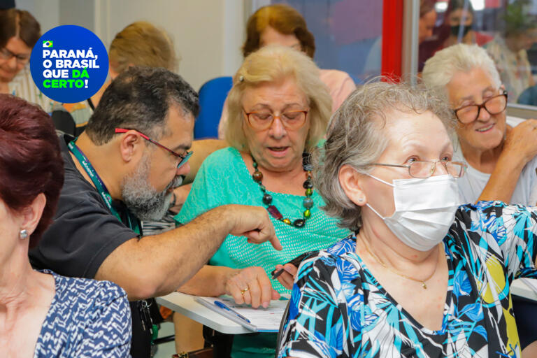 Política de inclusão digital do Paraná já atendeu 15 mil idosos e se torna referência