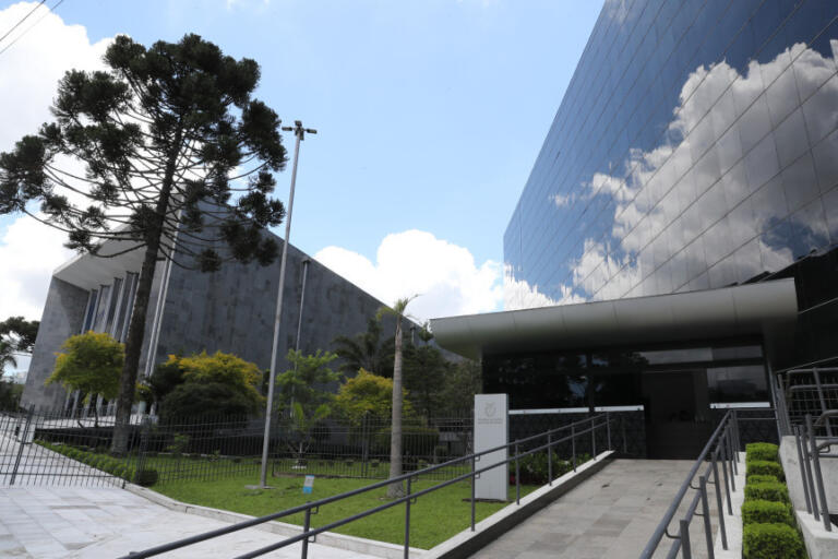 Deputados debatem projeto que quer zerar mortes no trânsito