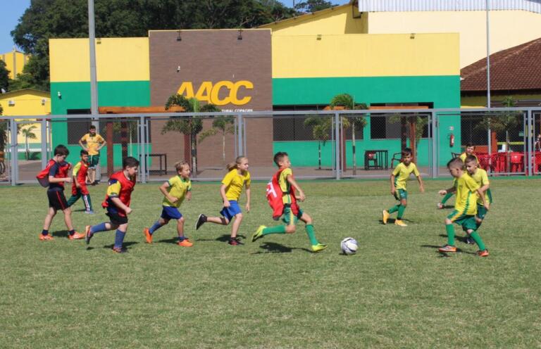 Escolinhas de futsal e futebol da AACC retornam na segunda-feira