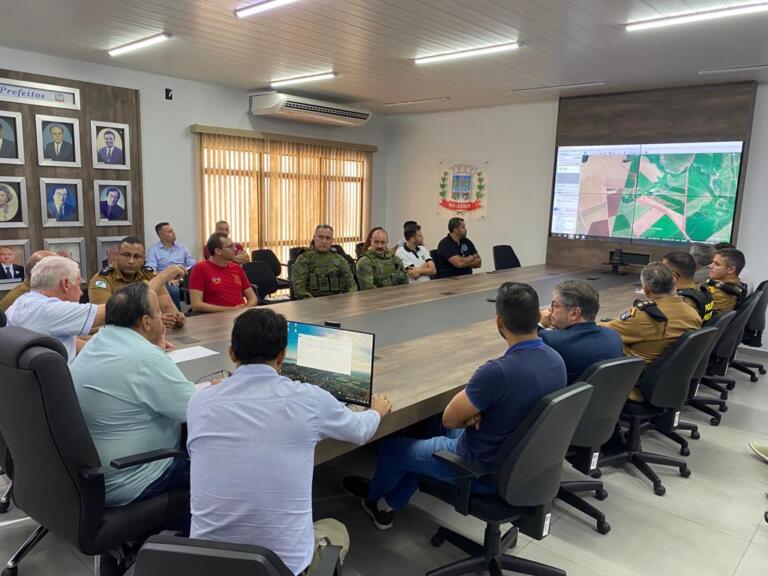 Hussein Bakri visita Guaíra e discute segurança pública com lideranças da região