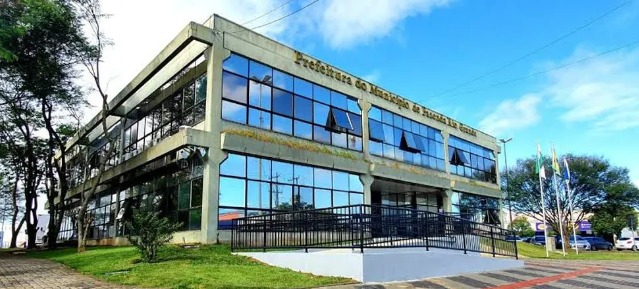 Prefeitura paranaense abre concurso com 382 vagas; salários variam de R$ 1,4 mil a R$ 17,3 mil