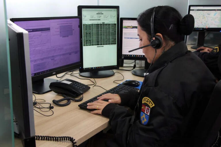 Número de trotes recebidos pela Polícia Militar do Paraná via 190 cai 59% em um ano, informa corporação