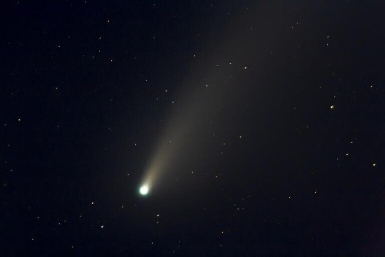 Como achar o cometa verde que está de passagem pelo céu do Brasil? Astrônomo dá dicas para ver o astro