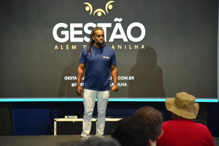 “Tenho enorme gratidão pelo agro”, diz Tinga durante visita ao Show Rural