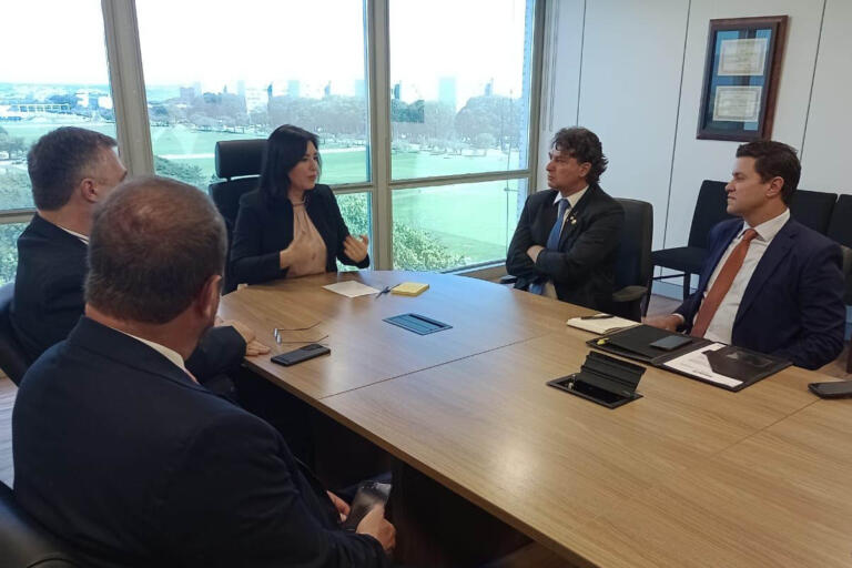 Governo entrega demandas do Paraná à ministra do Planejamento e Orçamento, Simone Tebet