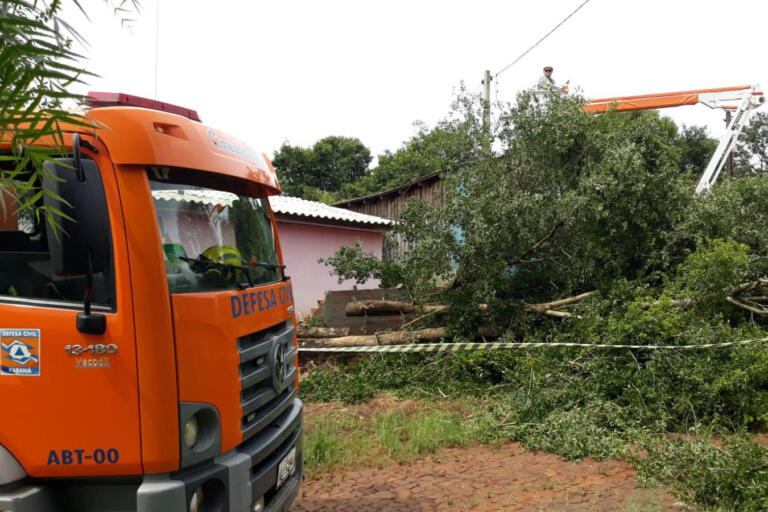 16 mil domicílios continuam sem luz após temporal no Oeste do Paraná