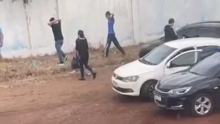 Assaltantes fazem compristas reféns na BR-369 em Cascavel