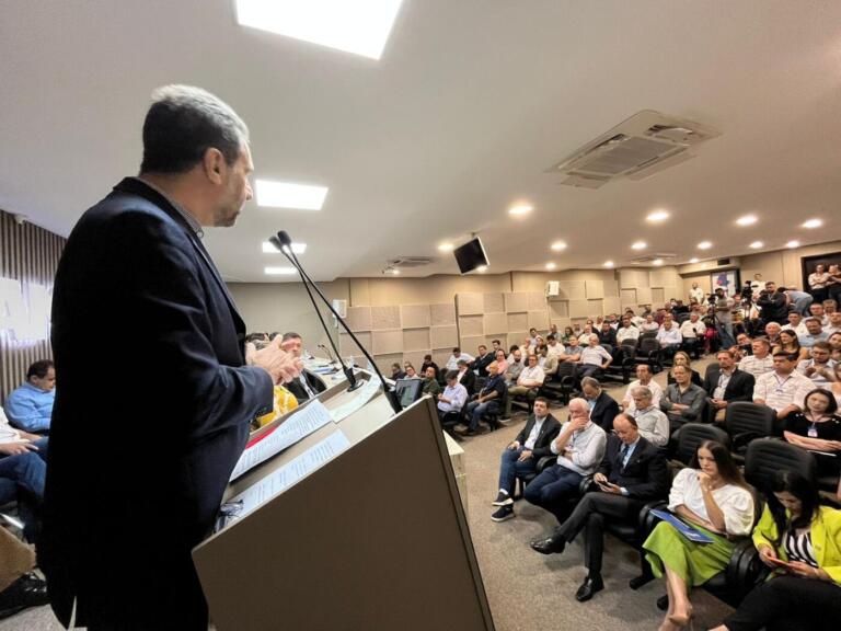 “Vamos fazer a região Oeste ser cada vez melhor”, destaca diretor-geral da Itaipu em evento na Amop