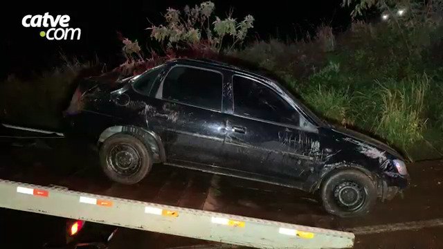 Jovem de 24 anos fica ferida em capotamento na BR-467