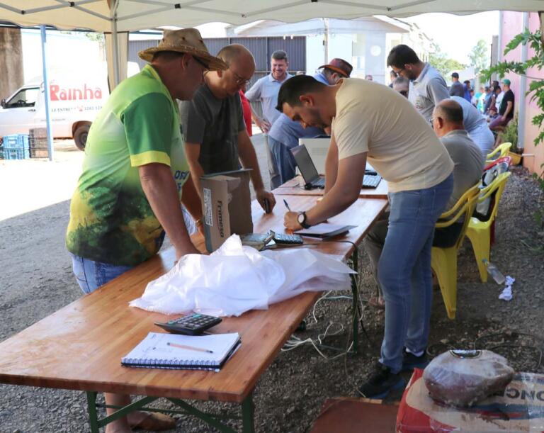 CCO de Pato Bragado inicia entrega de cupins às equipes para o concurso nacional