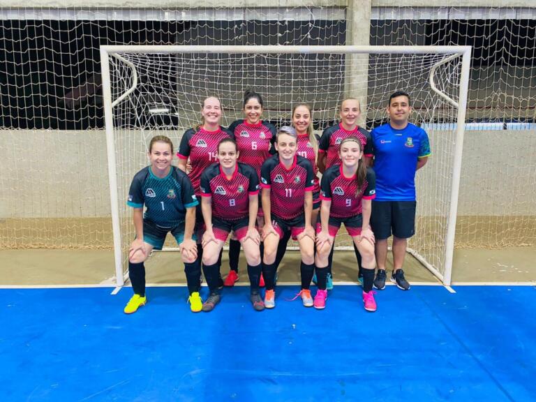 Equipe feminina de futsal leva primeiro troféu do ano para Quatro Pontes