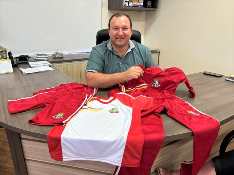 Prefeito anuncia uniformes escolares para todos alunos da rede municipal de Mercedes