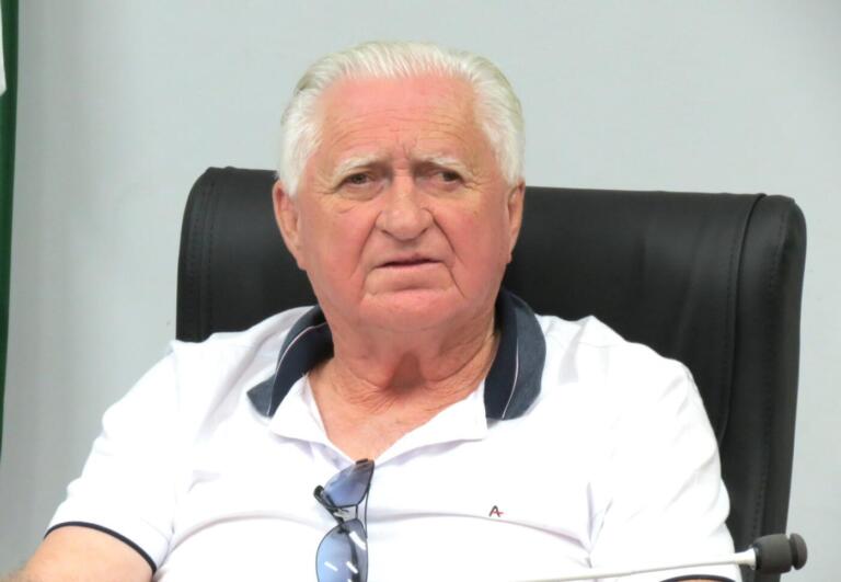 Pedro Rauber solicita cobertura para ponto de ônibus no bairro Boa Vista