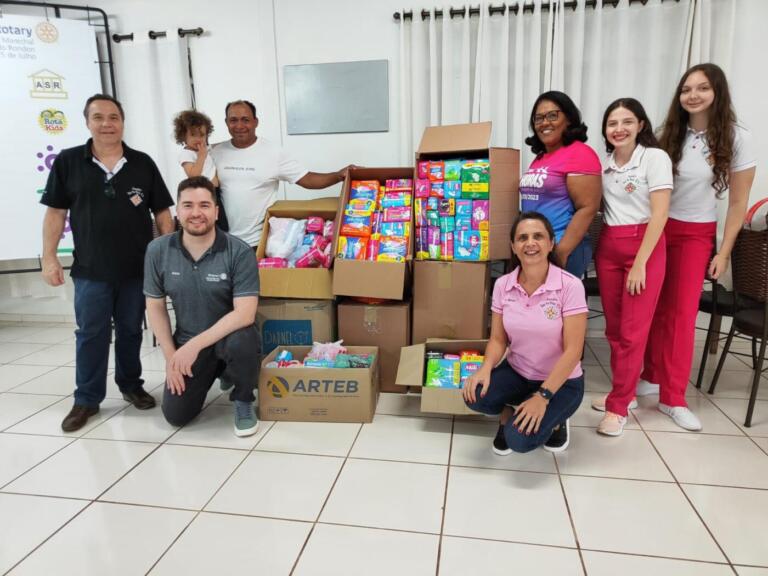 Acorre faz entrega de absorventes arrecadados ao Rotary Club 25 de Julho e Capítulo Arco Íris