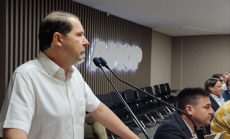 Na eleição da Amop, Micheletto discursa sobre futuro de Itaipu