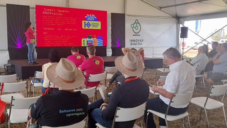 Iguassu Valley compartilha experiência do ecossistema em feira de inovação agropecuária no Paraguai