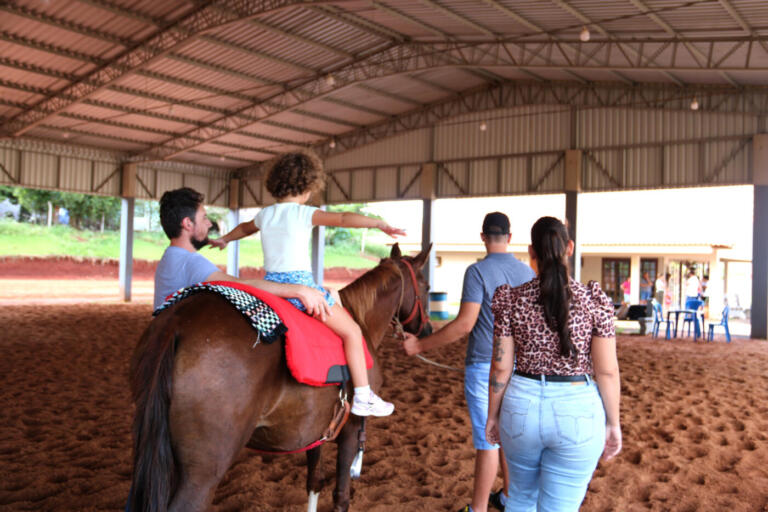 Maripaenses passam a contar com equoterapia para tratamento de saúde