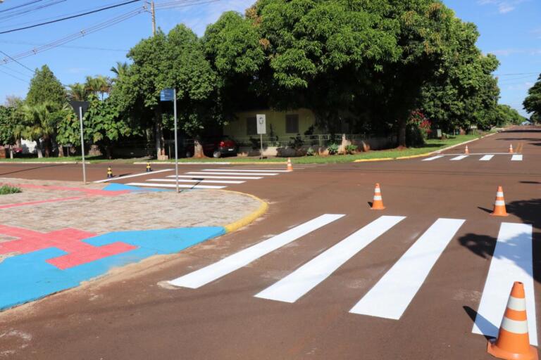 Pato Bragado recebe revitalização da pintura da sinalização viária