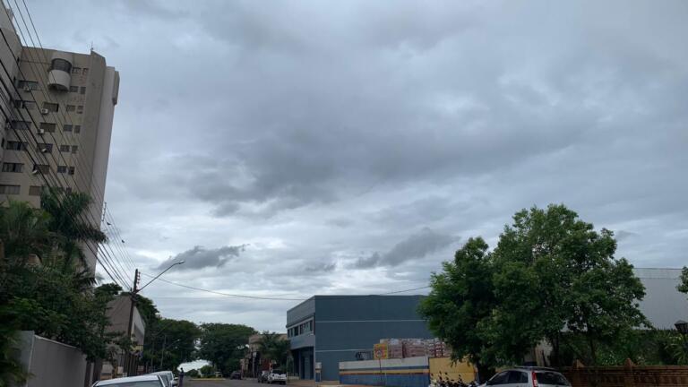 Defesa Civil alerta para risco de chuvas intensas, raios e vendaval no Oeste do Paraná