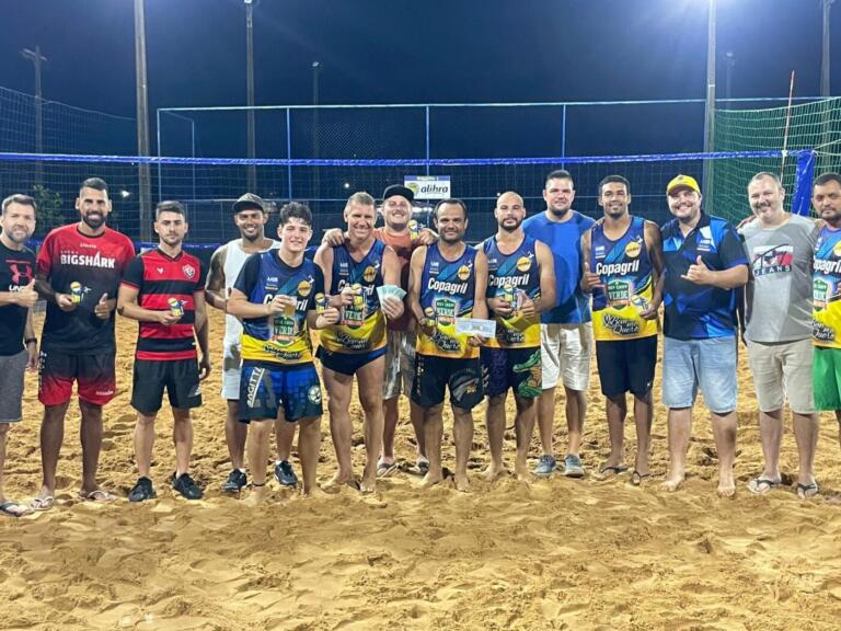 Torneio Aberto de Futevôlei reúne 60 atletas na AABB; fotos