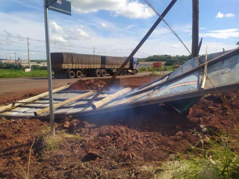 Outdoor em agradecimento ao presidente Lula é alvo de novo incêndio em Marechal Rondon