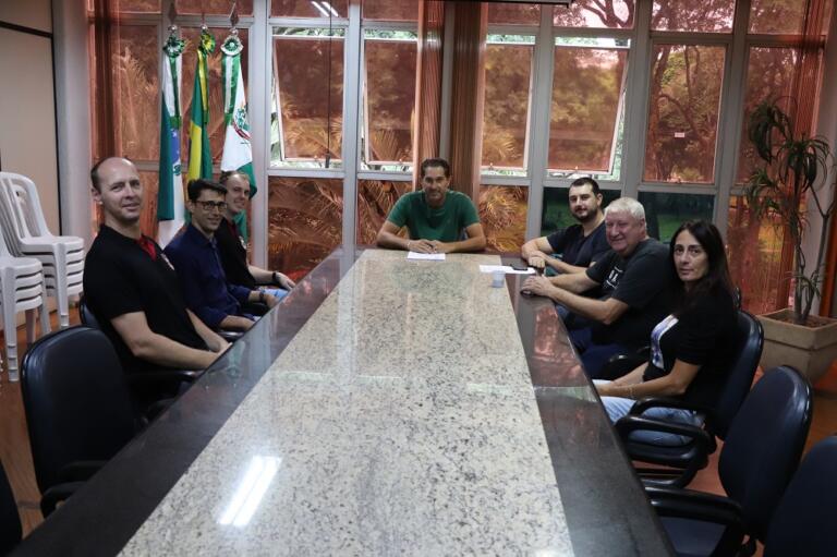 Prefeitura de Marechal Rondon renova parceria para ofertar badminton em instituições da rede municipal