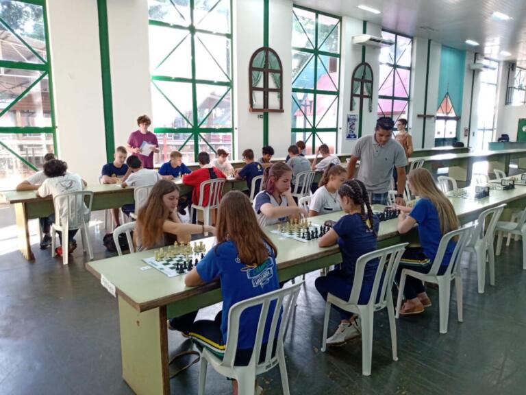 Iniciam as disputas da fase municipal dos Jogos Escolares