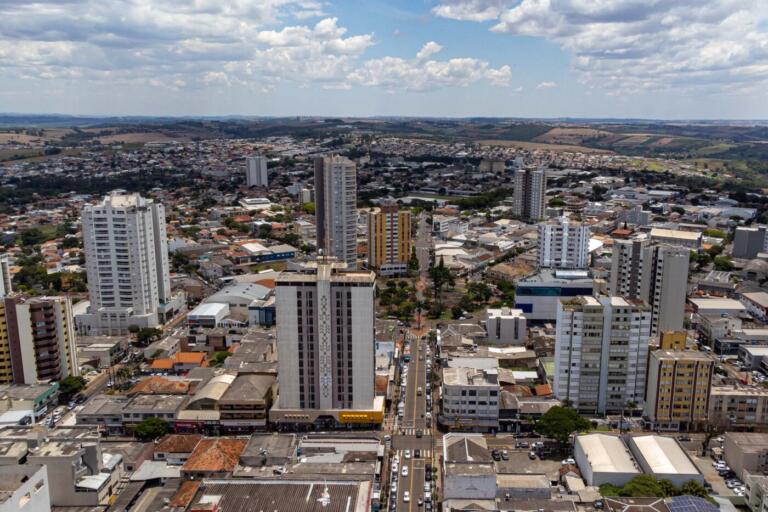 Paraná completa um ano com média de menos de um dia para viabilizar abertura de empresas