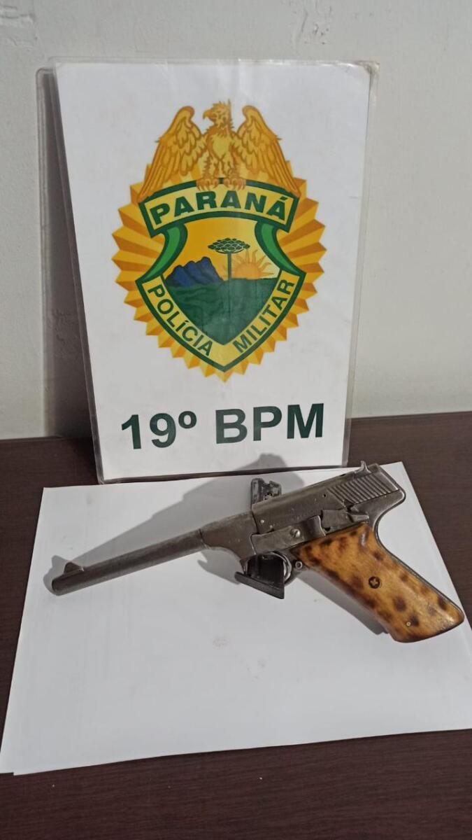 Homem tenta fugir após apontar arma para polícia e ser repelido com disparos; caso aconteceu em Toledo