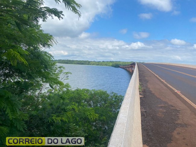 Ciclista resgata homem que ameaçava pular da ponte entre Santa Helena e Sub Sede
