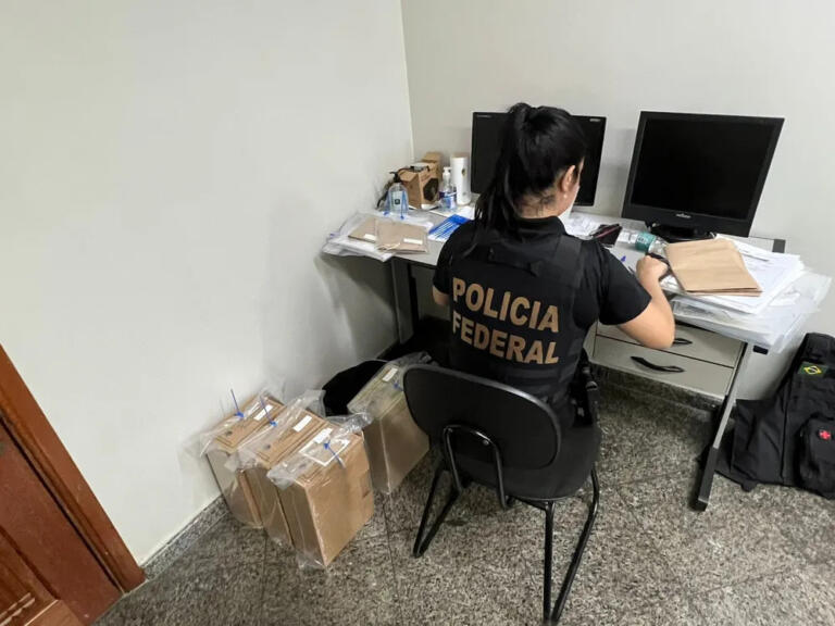 PF cumpre mandados no Paraná em operação que investiga contrabando de combustível