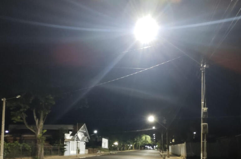 Luminárias de LED começam a ser instaladas na área central
