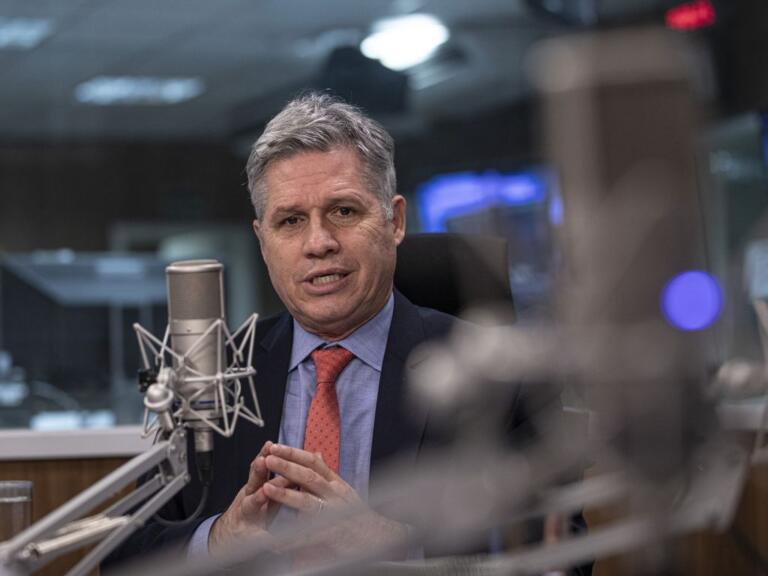 Ministro garante que invasões serão resolvidas de acordo com a Constituição