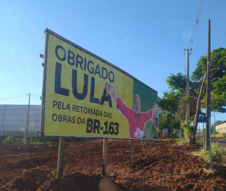 Ministério Público é acionado para intervir no caso do incêndio ao outdoor para Lula em Marechal Rondon