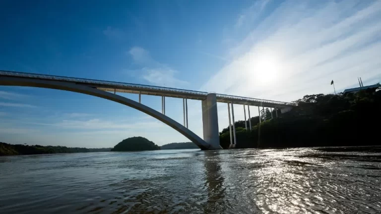 Itaipu alerta sobre novas enchentes em Cidade do Leste devido à enchente do Rio Paraná