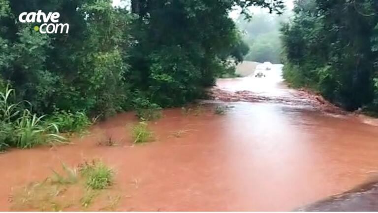 Chuva de 220 milímetros causa transtornos em cidade da região