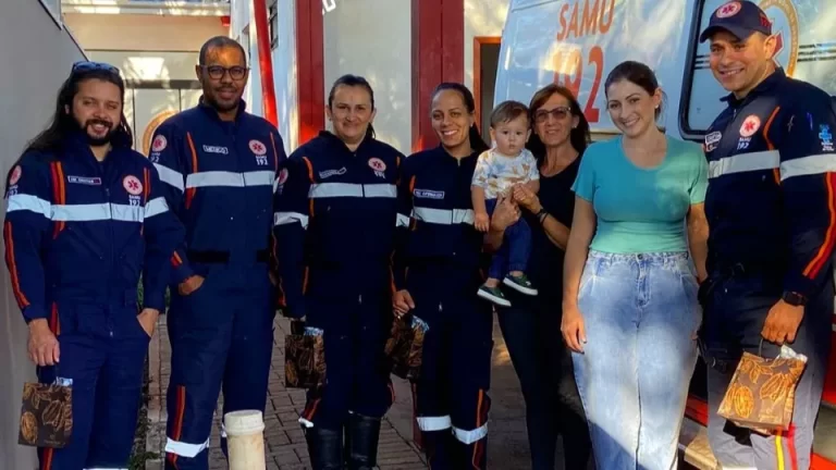 Bebê salvo após cair na piscina reencontra equipe de socorro em Palotina