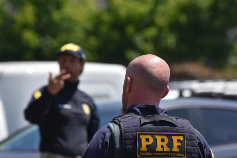 PRF apreende 1,4 tonelada de maconha em carga de soja em Francisco Alves