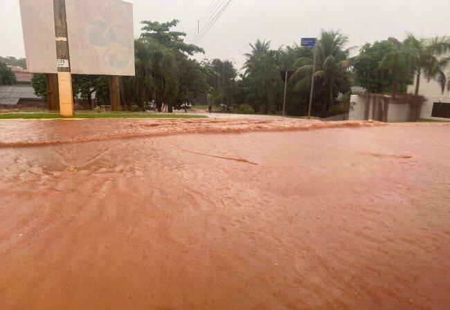 Rua Vereador José Biesdorf é uma das áreas mais afetadas pela chuvarada em Santa Helena