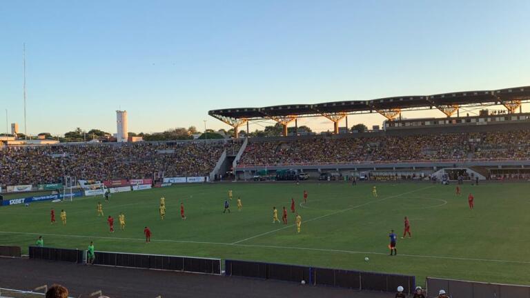 Cascavel abre o placar, mas Athletico vira no último lance e sai em vantagem na final do Paranaense