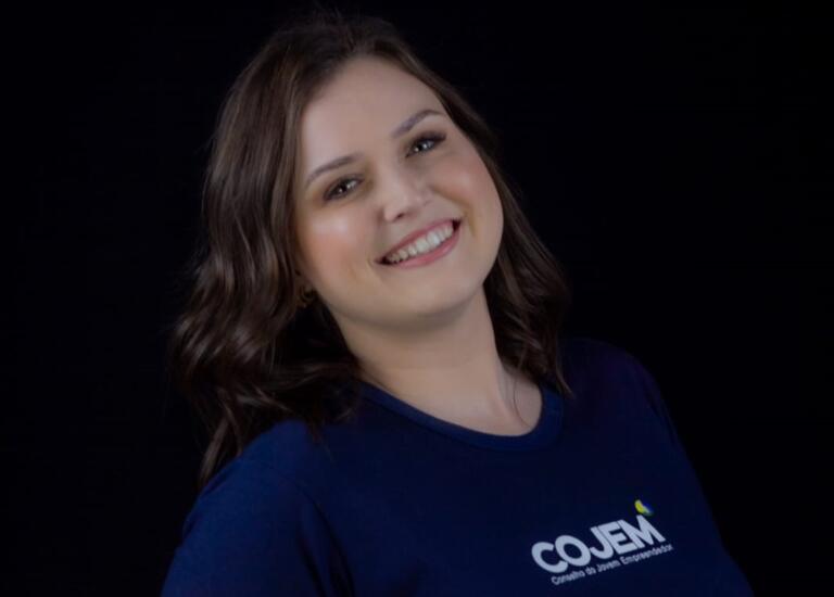 Nova presidente Alana Ferreira enaltece os 29 anos do Cojem