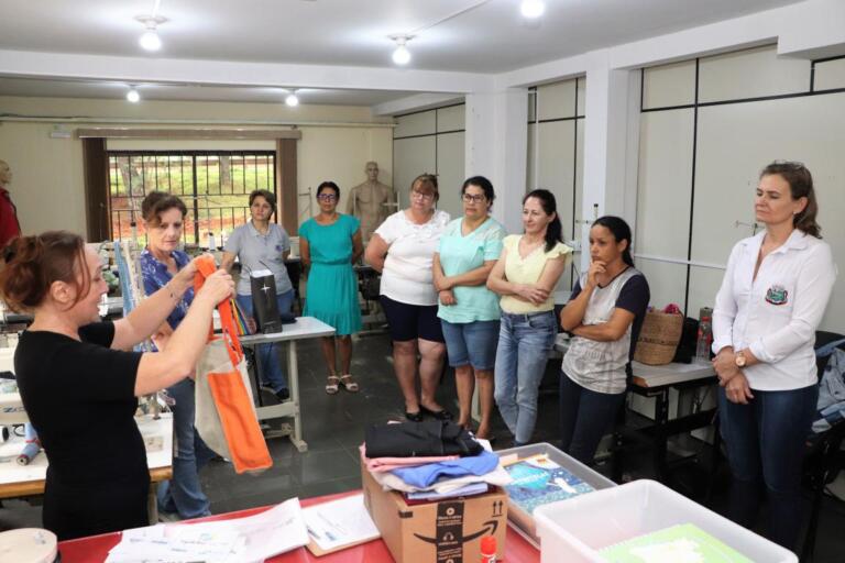 Artesãs lindeiras produzem primeiros modelos de ecobags para divulgação do turismo regional