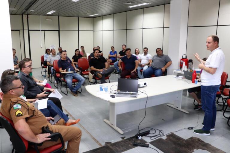 Lideranças discutem estruturação estratégica para segurança em instituições de ensino de Santa Helena