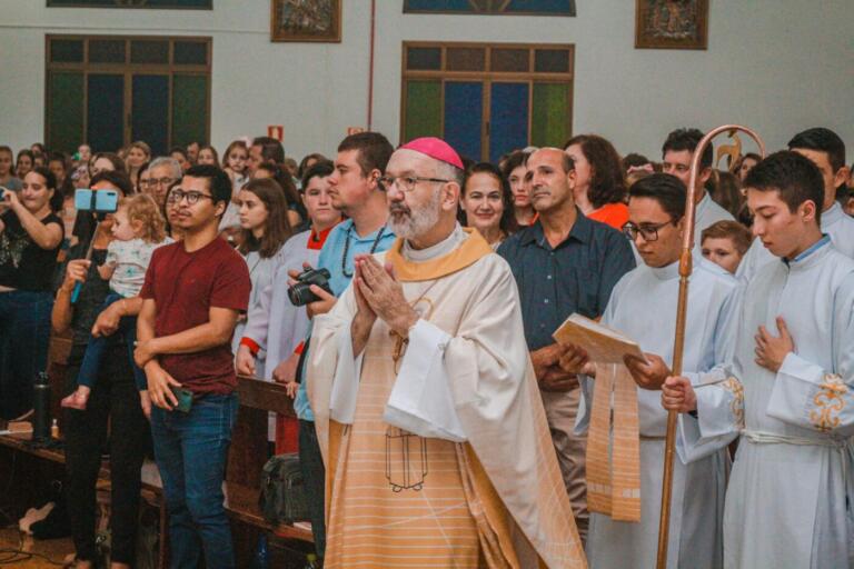 Missa dos Santos Óleos é celebrada em Quatro Pontes em comemoração aos 40 anos do Seminário São Cura D’Ars