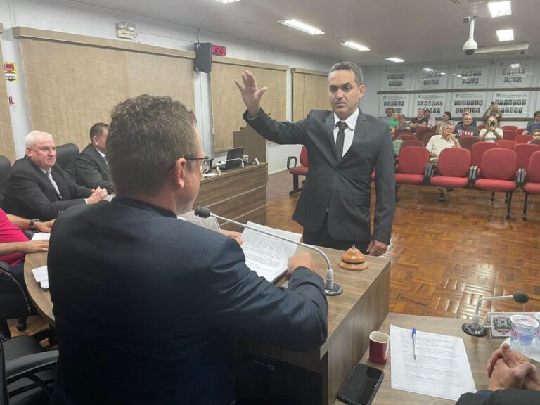 Juliano Oliveira é empossado como vereador: “estou aqui para trabalhar muito”