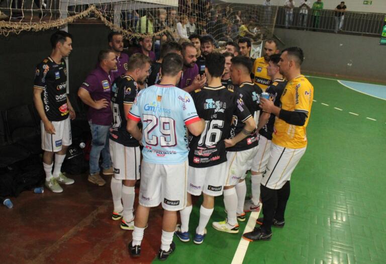 Coresul Tintas visita atual campeão na abertura do Troféu Difusora