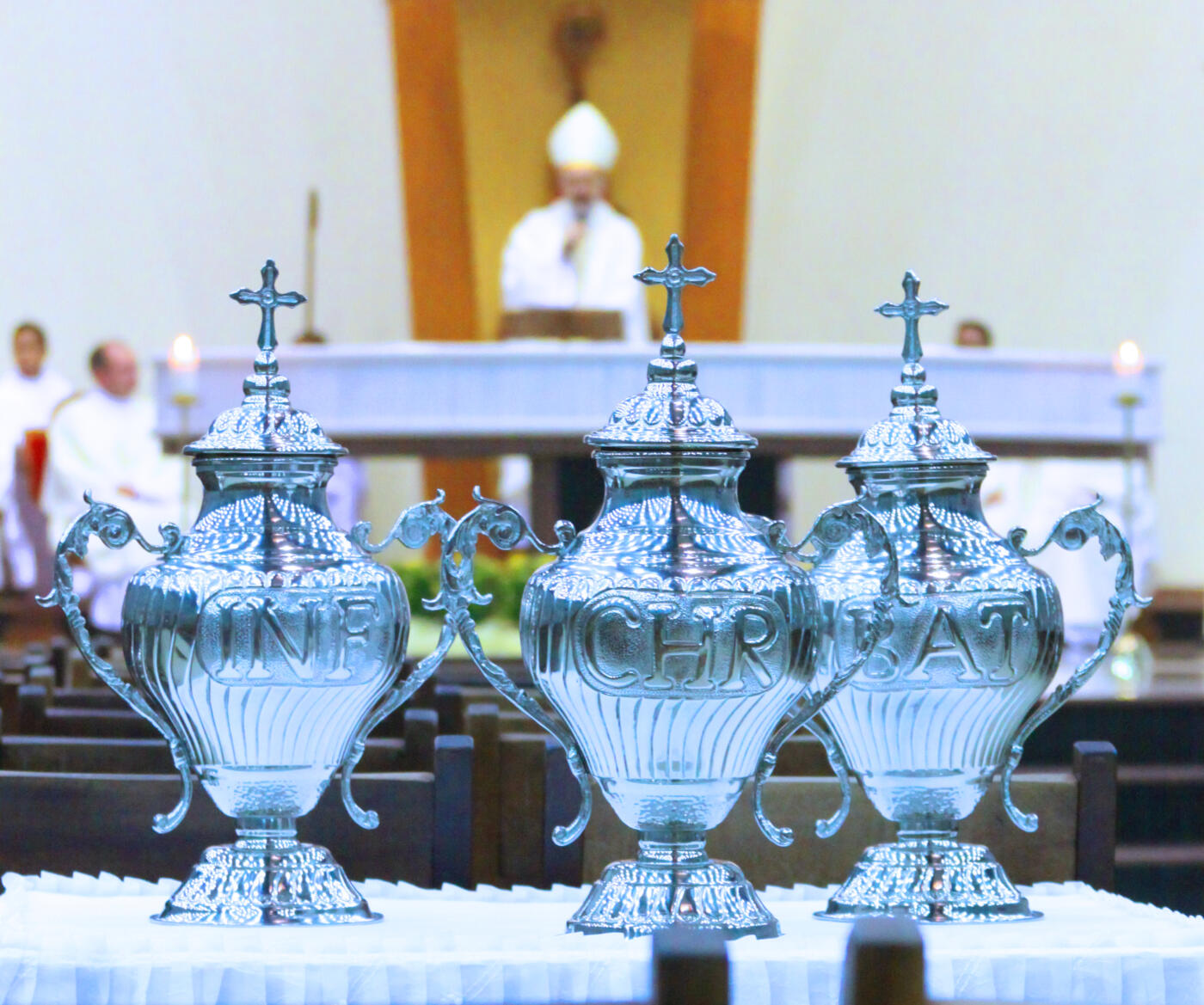 Quatro Pontes recebe missa diocesana dos Santos Óleos nesta quarta