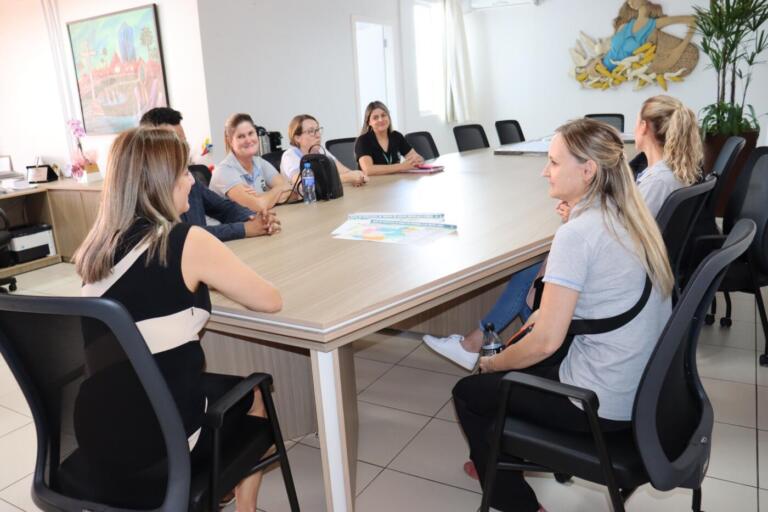 Equipe da Educação de Pato Bragado conhece modelos de gestão do ensino integral aplicados na região