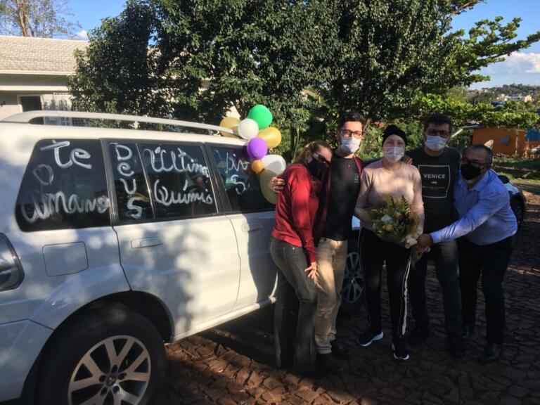 Um ano depois do diagnóstico, paciente comemora a cura do câncer