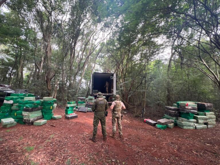 BPFron e PF apreendem 5 toneladas de maconha em Pato Bragado